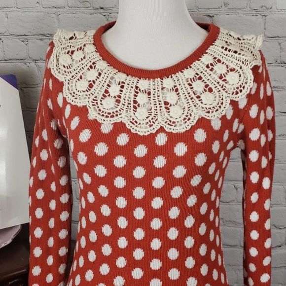 Orange red sweater with white polka dots and lace - Picture 3 of 9